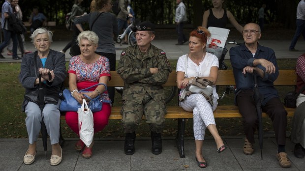 WEB_MILITARY_PARADE_ARMY_STREET_MAREK_BEREZOWSKI-REPORTER