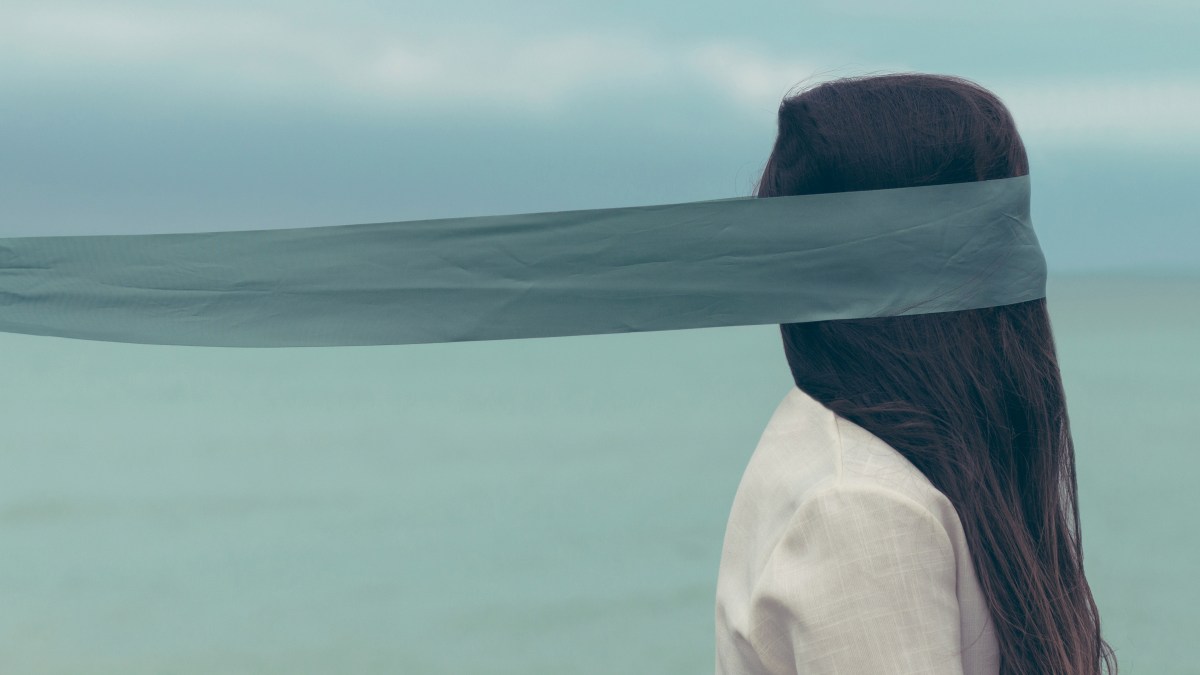 web-szarfa-ukrycie-kobieta-tajemnica-unsplash-cc0