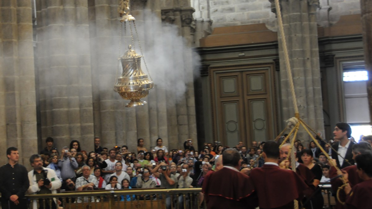 web-trybularz-kadzidlo-santiago-compostela-carlos-octavio-uranga-flickr-cc