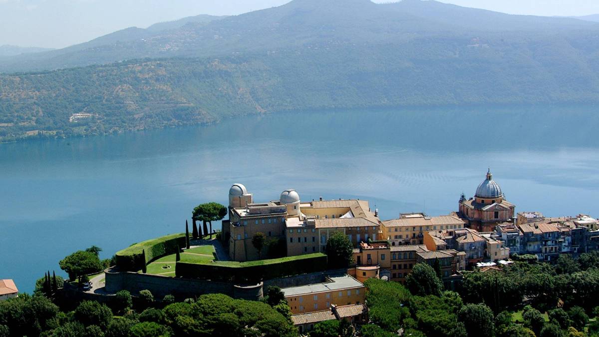 web-pope-residence-castel-gandolfo-italy-c2a9cppciric