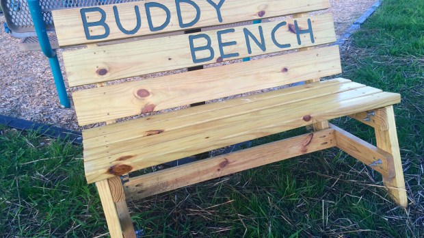 web-buddy-bench-lawka-przyjazn-pomoc-steven-depolo-flickr-cc
