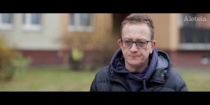 “Alleluja i do tyłu” – jak doktor Kościoła zmieniła życie Marcina Jakimowicza