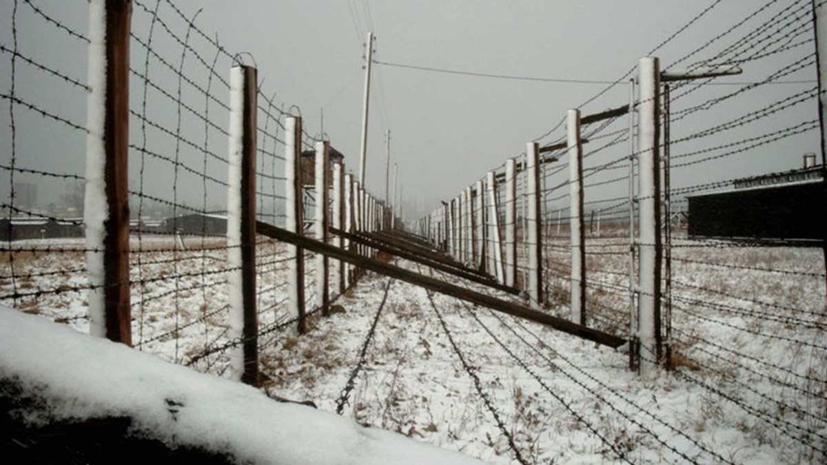 web-majdanek-oboz-zima-drut-kolczasty-vincent-de-groot-wikipedia