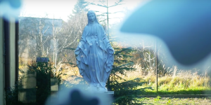 “Cicha Przyjaciółka na mojej drodze”. Znasz tę adwentową pieśń o Maryi?