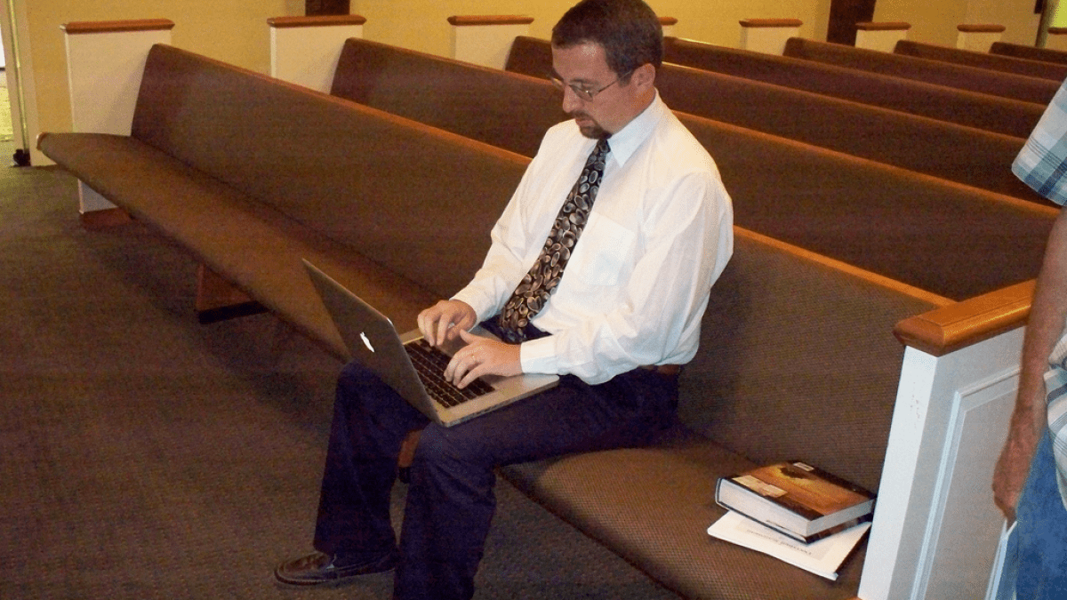 web-pew-tweeting-church-andrewcommings-cc