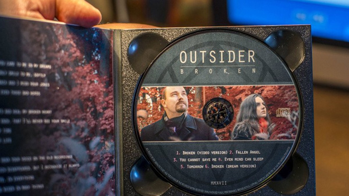 web-outside-broken-policja