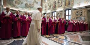 Katolickie media społecznościowe: dlaczego tak bardzo istotny jest szacunek dla naszych biskupów i papieża