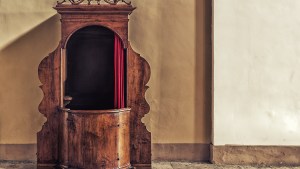 WEB CONFESSIONAL CONFESSION BOX PENANCE GoneWithTheWind-Shutterstock