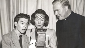 Ks. Patrick Peyton, Bobby Driscoll i Rita Johnson w studiu radiowym