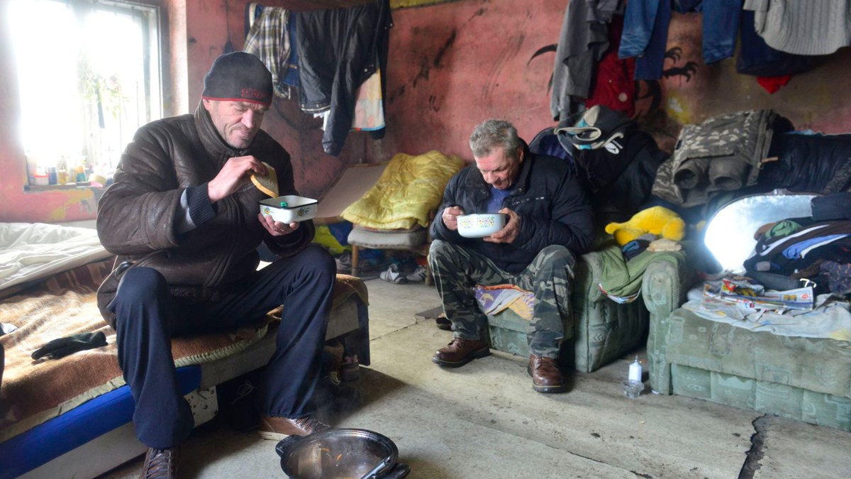WEB HOMELESS MAN CARITAS HELP EAST NEWS