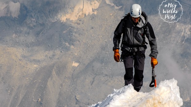 WEB MOUNTAINS MAN HIKING CLIMBING SNOW #MWP Unsplash CC0