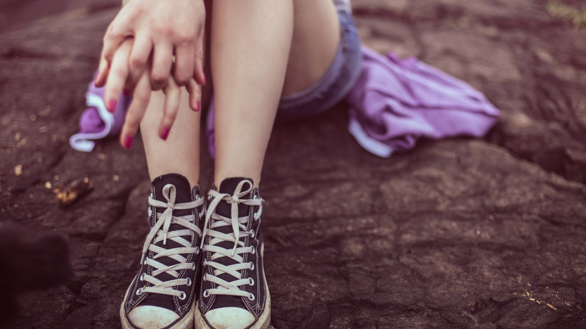 WEB SNEAKERS GIRL LEGS SHOES TEENAGE Pexels CC0