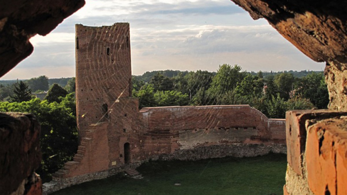 web3-castle-czersk-medieval-poland-stefan-czerniecki