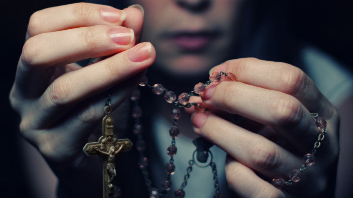 WEB3-ROSARY-CROSS-PAIN-WOMAN-Mo Riza-cc