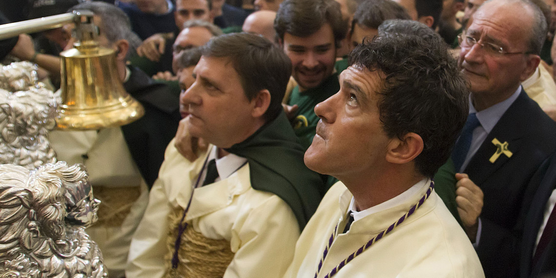 {"rendered":"antonio-banderas-na-procesji-w-maladze-9979"}