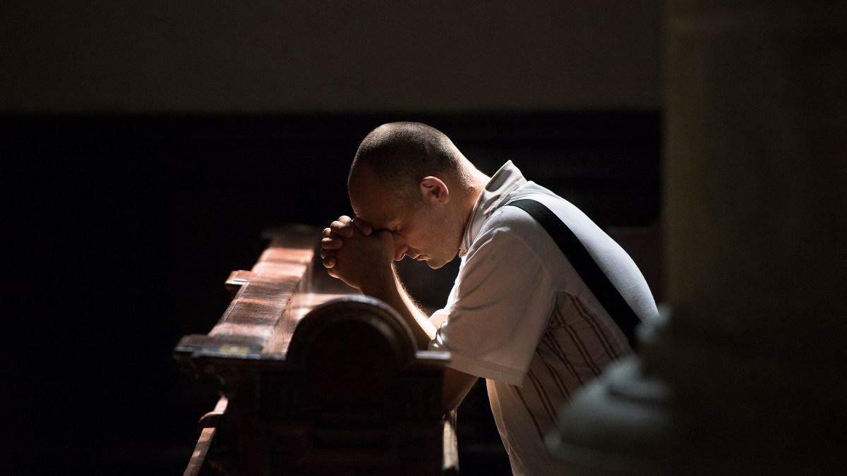 web-man-praying-church-dark-jeffrey-bruno