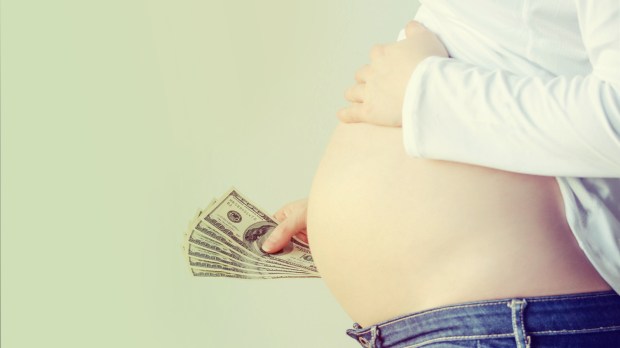 WEB PREGNANT BABY SURROGATE MONEY © Zhoozha &#8211; Shutterstock