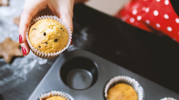 web3-baking-muffins-cake-hand-woman-pexels-cc0