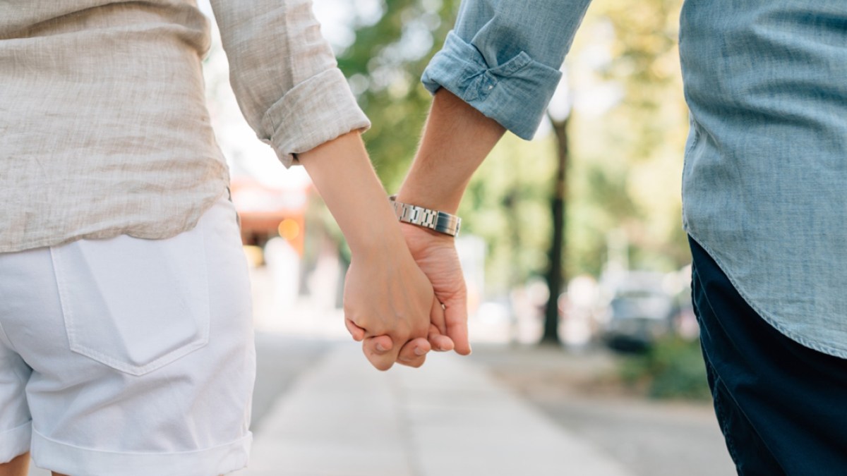 web3-couple-love-hands-walk-unsplash-cc0