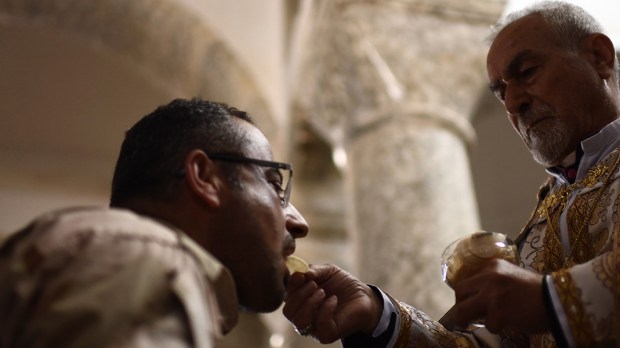 web3-photo-of-the-day-mosul-eucharist-soldier-christophe-simon-afp-1
