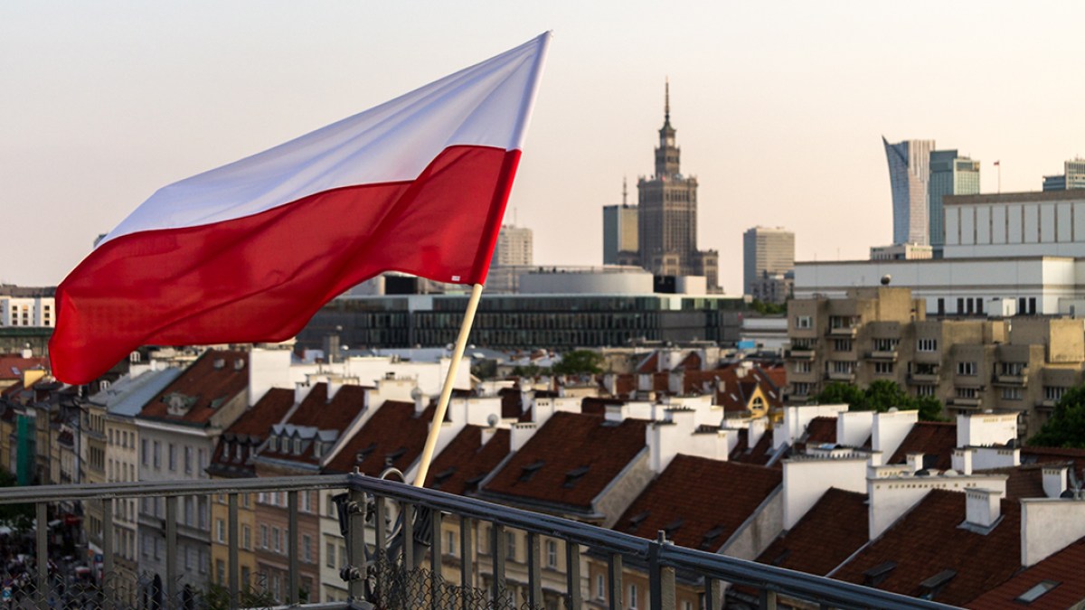 web3-poland-flag-warsaw-patriot-guniva-shutterstock