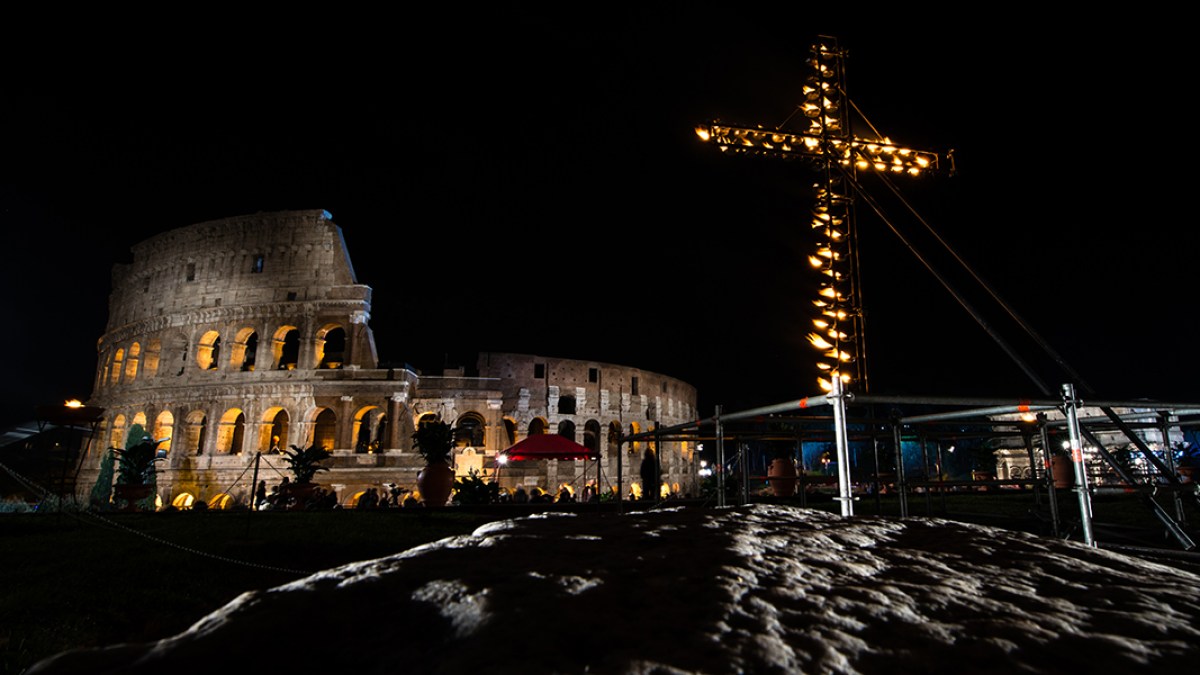 WEB3-SOTC-VIA-CRUCIS-COLOSSEUM-Antoine-Mekary-Aleteia