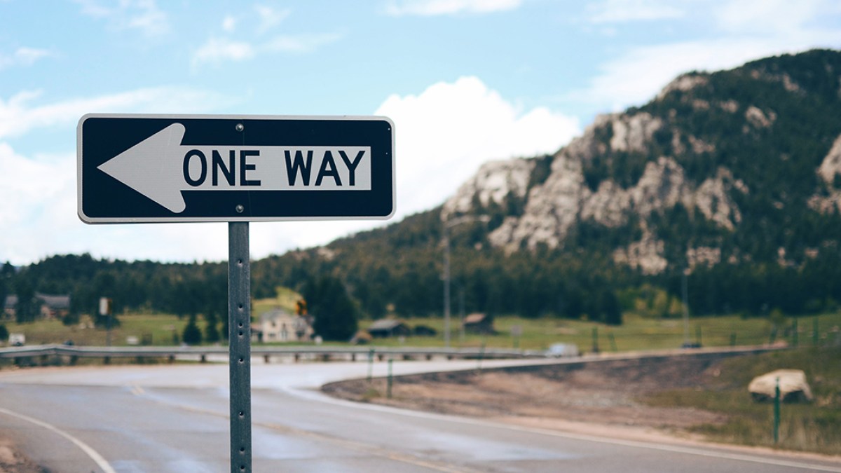 WEB3_ONE_WAY_SIGN_ROAD_Unsplash_CC0