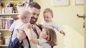 WEB3-DAD-FATHER-MAN-CHILDREN-BABY-WORK-COMING-HOME-LOVE-Shutterstock