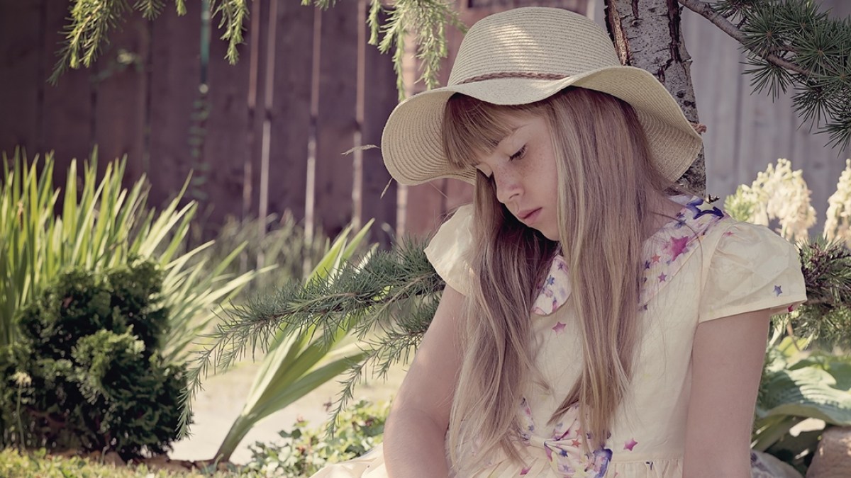 web3-girl-hat-chillout-summer-sun-pexels-cc0