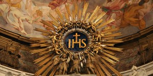 Co oznacza monogram IHS?