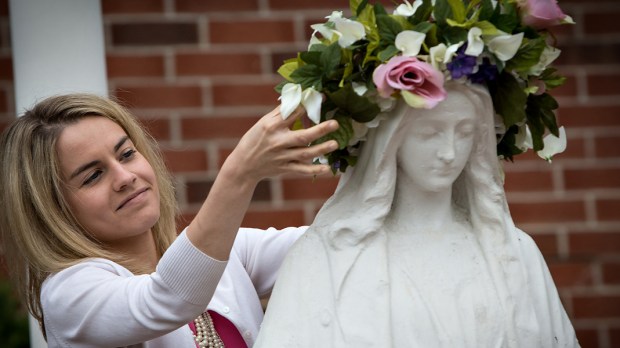 WEB3 MARY MAY CROWNING STATUE OUR LADY BLESSED MOTHER Roman Catholic Archdiocese of Boston CC