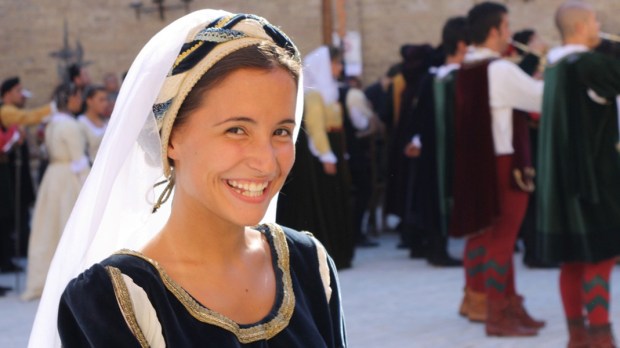 web3-medieval-italy-woman-smile-stefan-czerniecki