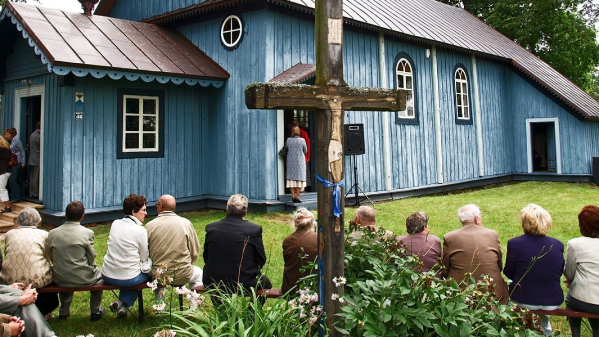 web3-people-church-nature-outdoor-reporter