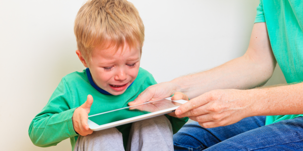 WEB3 SAD CHILD TABLET IPAD CRYING ADDICTION MOM PARENT Shutterstock