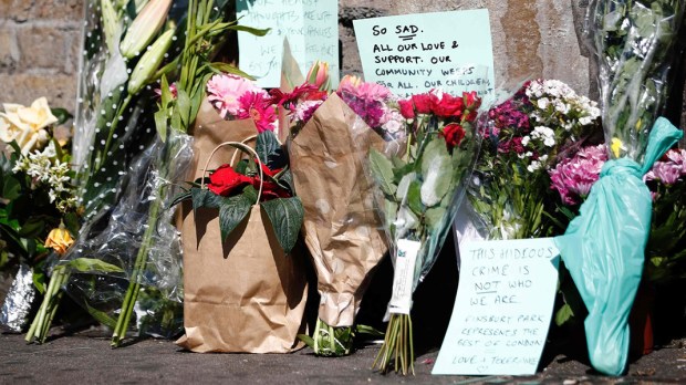 Kwiaty w miejscu ataku w Londynie