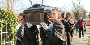 Pogrzeb, kremacja, ekshumacja. Jakie jest stanowisko Kościoła?