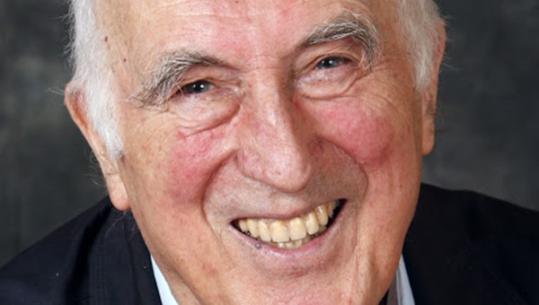 Uśmiechnięty Jean Vanier