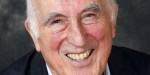 Uśmiechnięty Jean Vanier