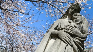 Pomnik Maryi z Dzieciątkiem