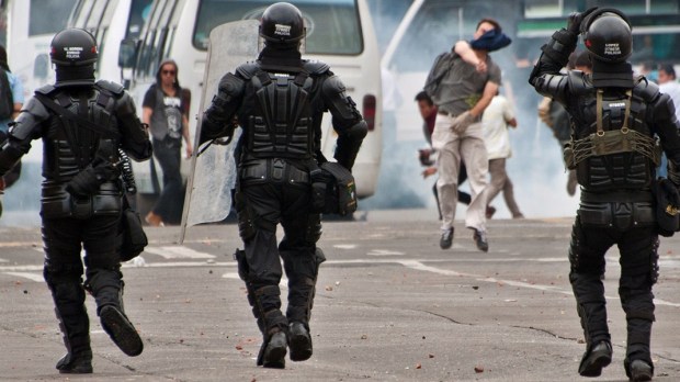 Policjanci podczas demonstracji w Bogocie