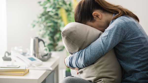 NIESZCZĘŚLIWA KOBIETA