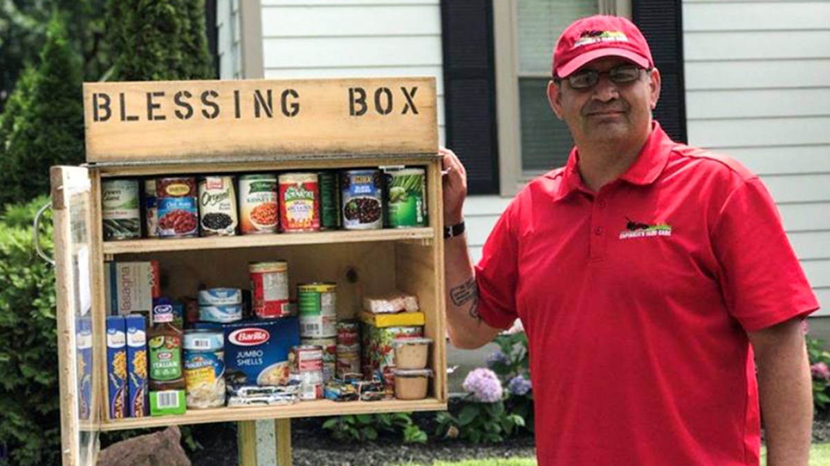 WEB3-BLESSING-BOX-CANNED-GOODS-DEEDS-ROMAN-ESPINOZA-ABC-7-Chicago-Facebook