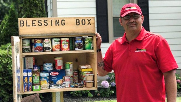 WEB3-BLESSING-BOX-CANNED-GOODS-DEEDS-ROMAN-ESPINOZA-ABC-7-Chicago-Facebook