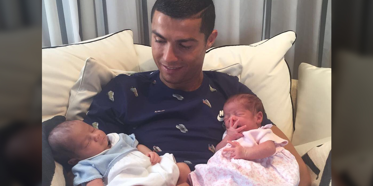 Cristiano Ronaldo ze swoimi dziećmi