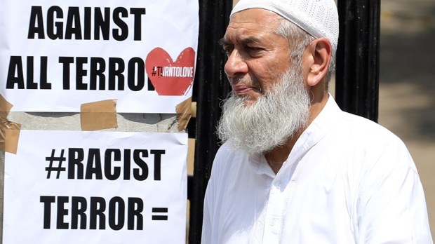 Muzułmanin w miejscu ataku w Londynie