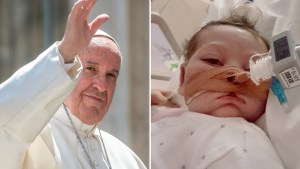 Z lewej Papież Franciszek, z prawej mały Charlie