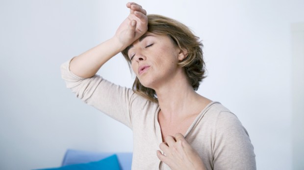 WEB3-WOMAN-MENOPAUSE-HOT-FLUSH-Shutterstock_181675283-Image Point Fr-AI