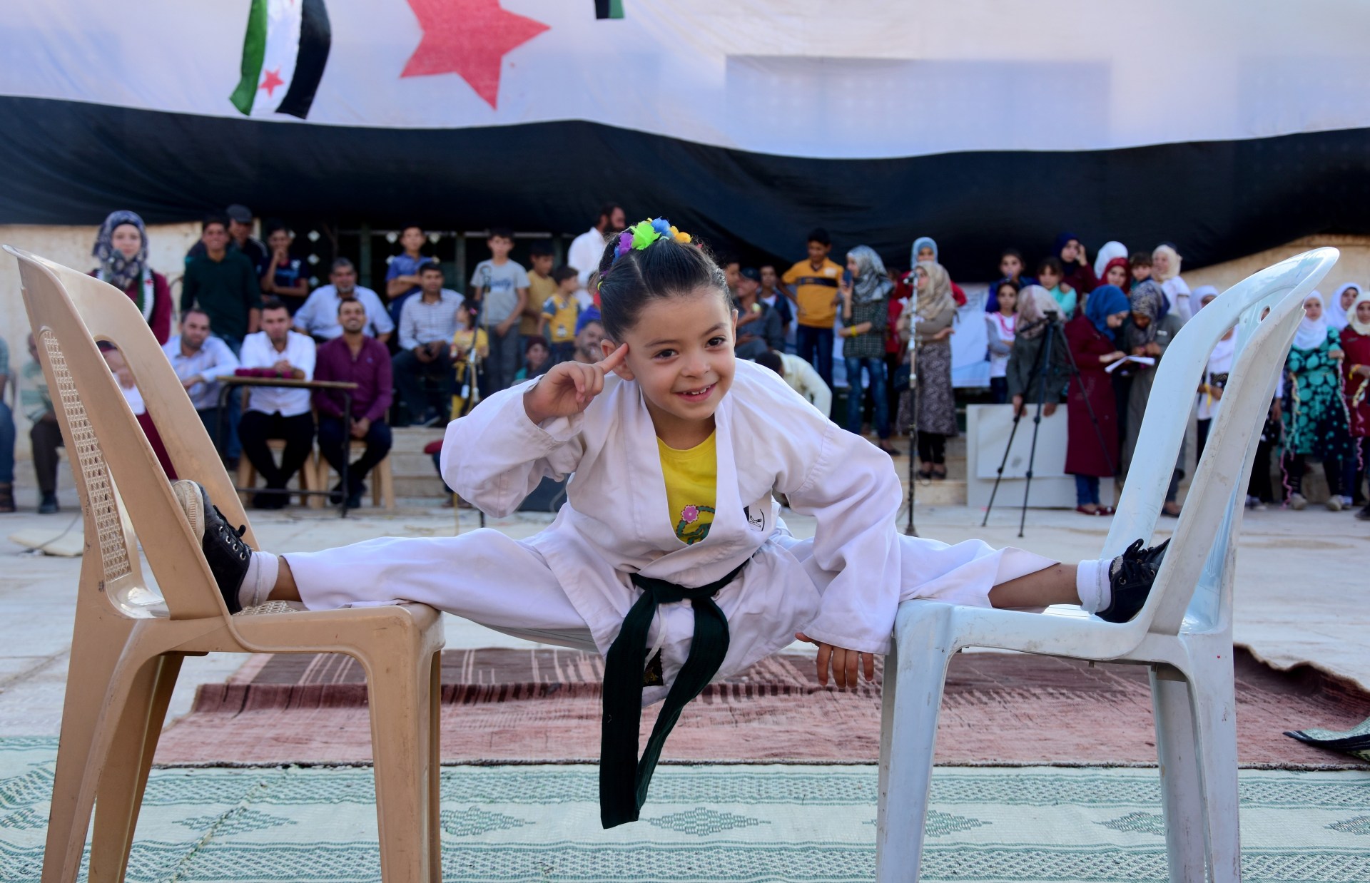 Ma 6 lat i nigdy nie widziała świata bez wojny. Dziewczynka z Aleppo ćwiczy karate