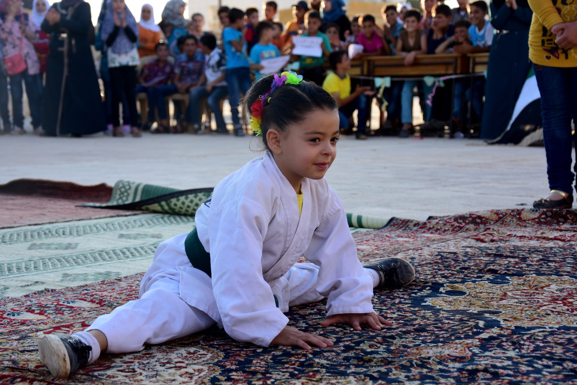 Ma 6 lat i nigdy nie widziała świata bez wojny. Dziewczynka z Aleppo ćwiczy karate