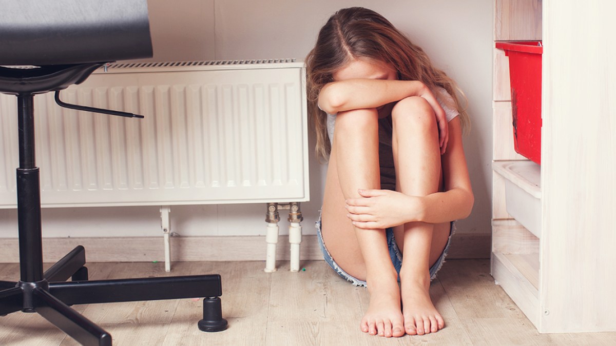 web3-child-girl-home-depression-shutterstock